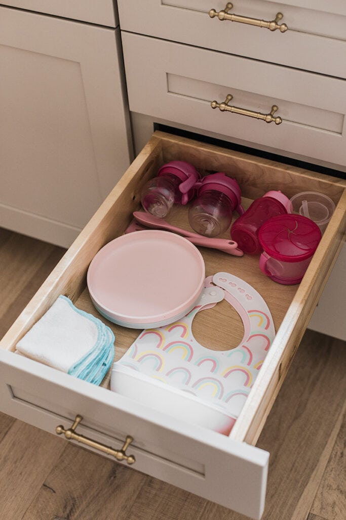 How We Organized All Our Drawers & Cabinets in the Mountain House Kitchen