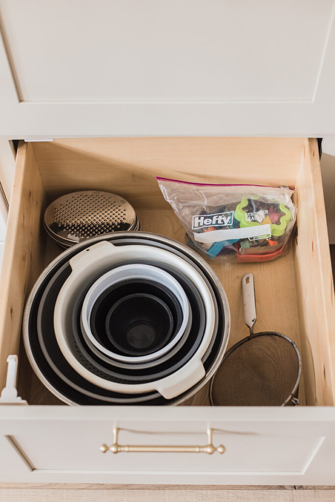 How we organized our kitchen drawers and cabinets - Jenna Sue Design