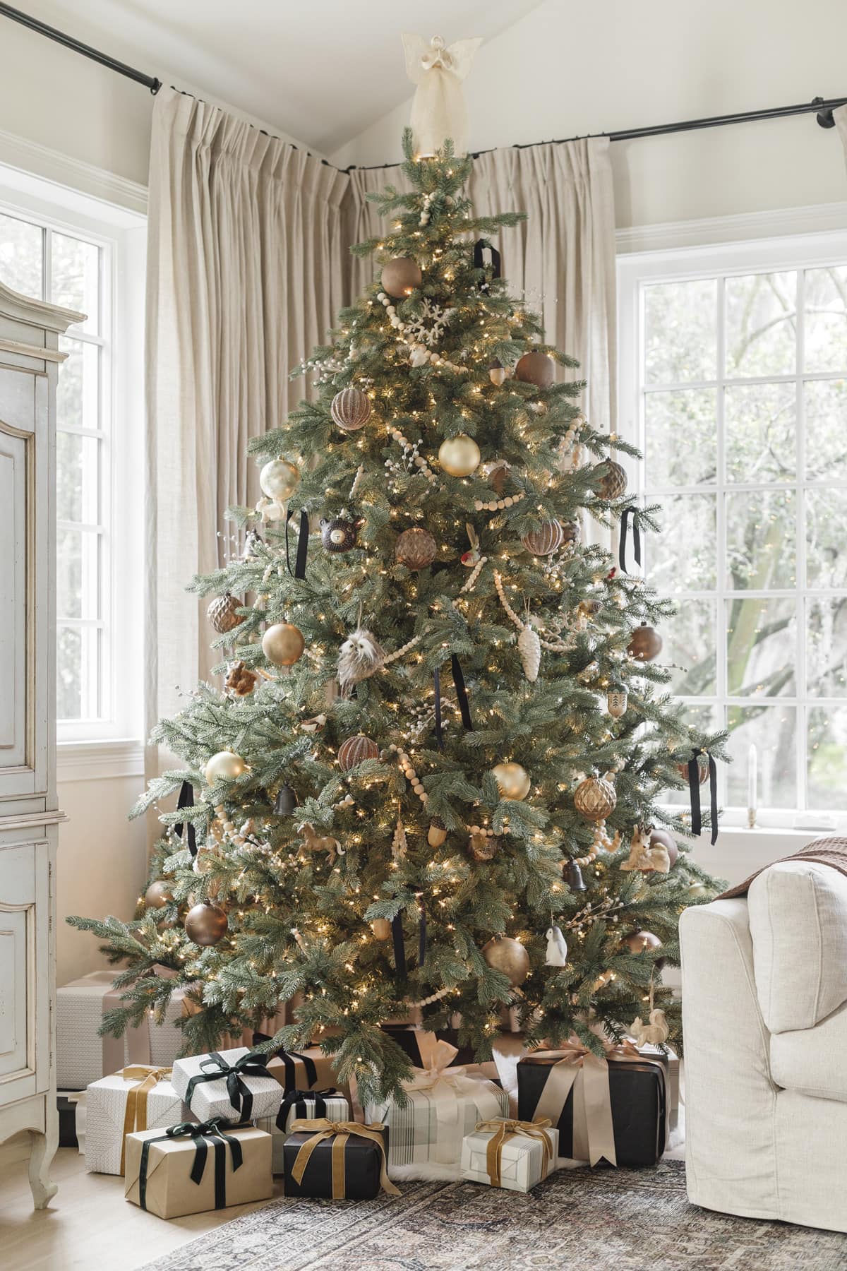 Red and Gold Christmas Tree- An Elegant Classic! - Ella Claire & Co.