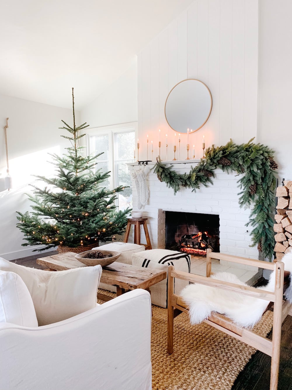 5 Helpful Minimalist Decorating Tips for Seasonal and Holiday
